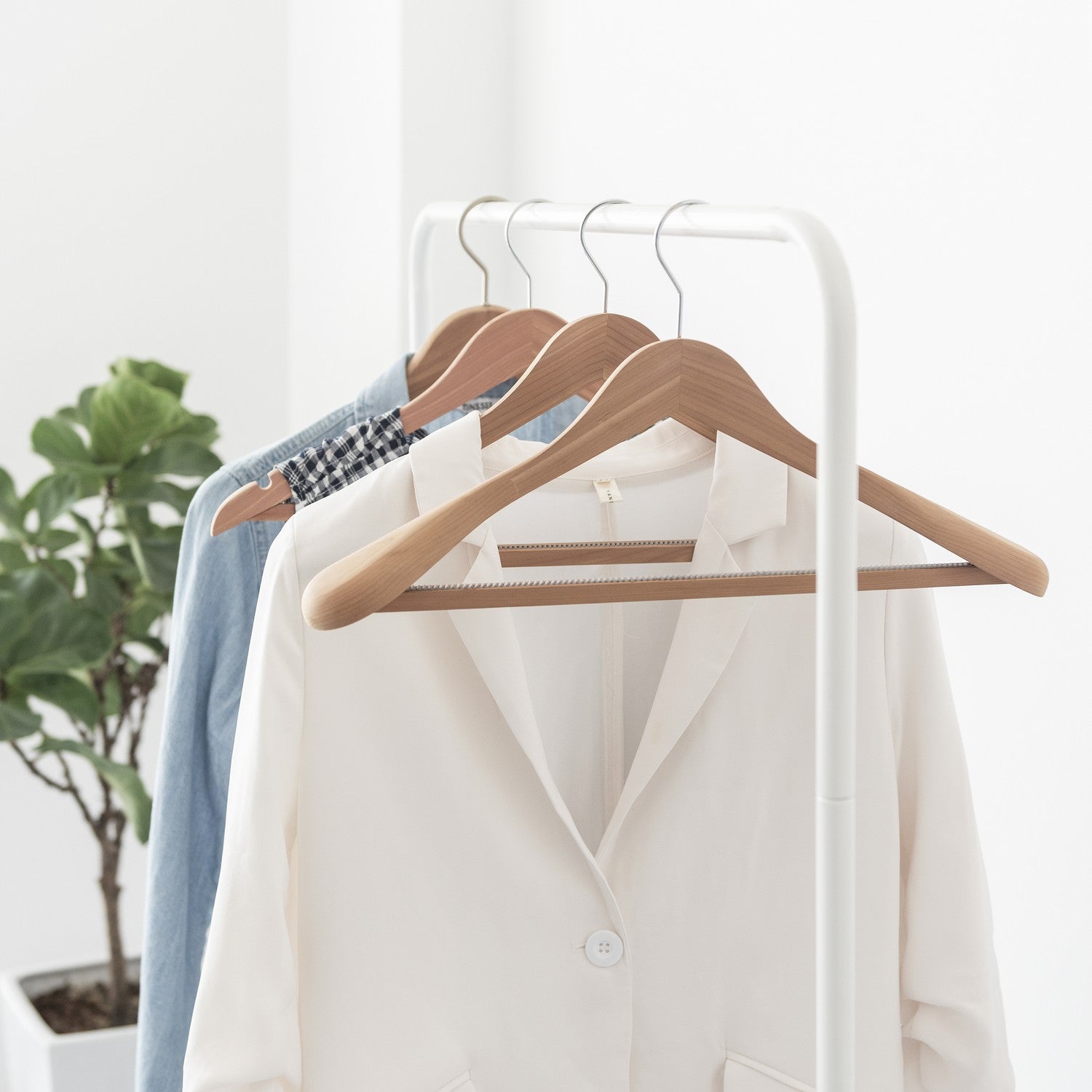 Extra Wide Wooden Hanger for Suits & Coats - Hotel Grade